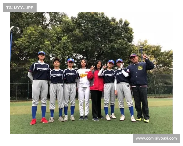 艾奥瓦小城少女首申护照赴华垒球搭建中美文化桥梁 艾奥瓦小城少女首申护照赴华垒球搭建中美文化桥梁