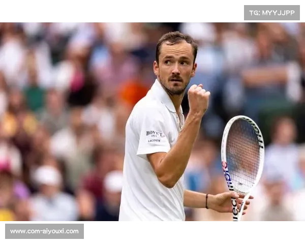 俄罗斯球员梅德韦杰夫美网首轮出局后情绪失控，连续三次大满贯一轮游